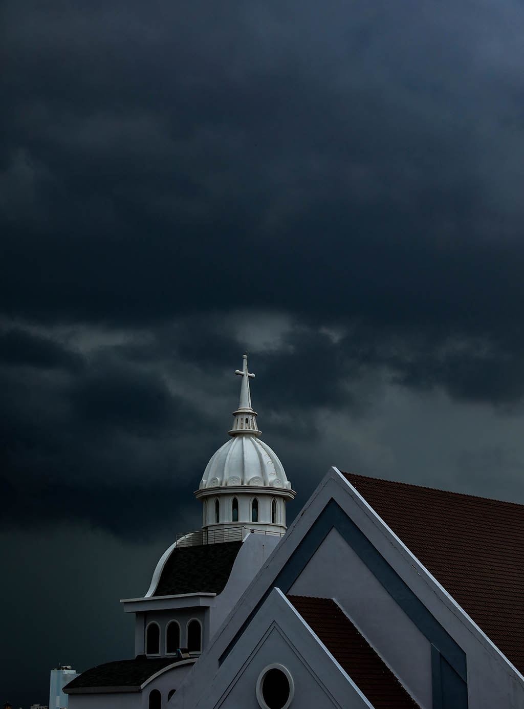 Tu viện chiều mưa